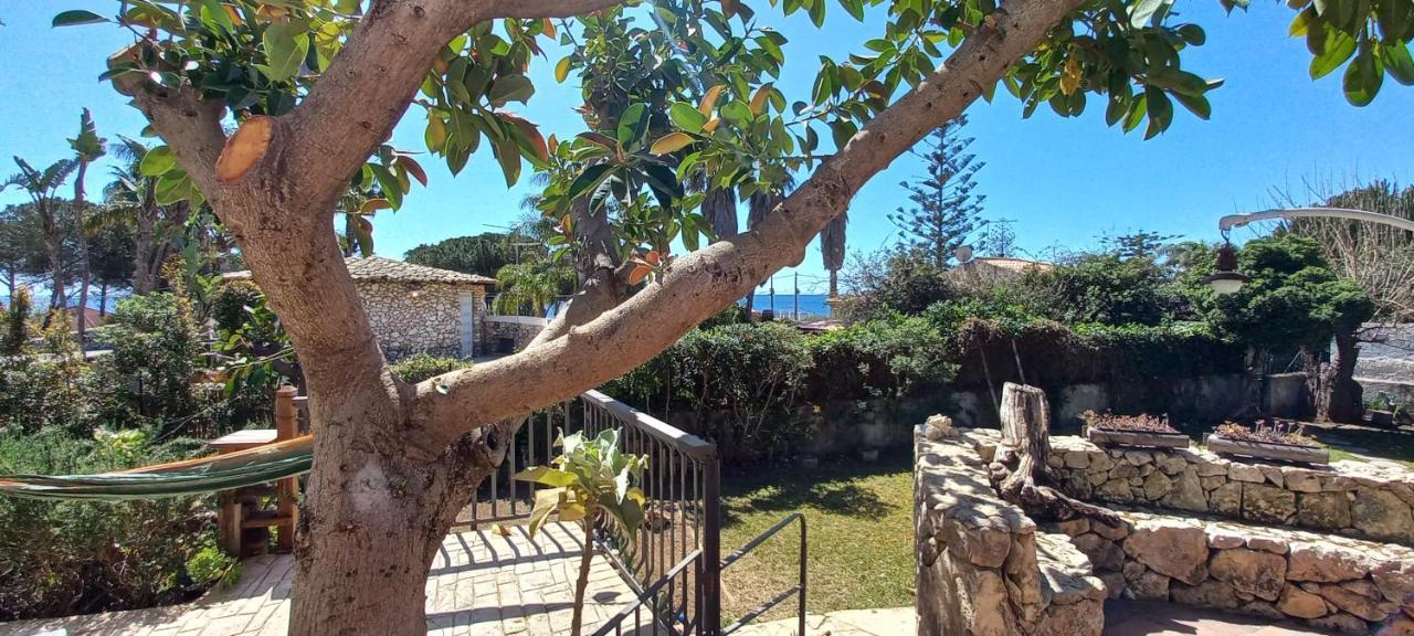 A Due Passi Dal Mare Con Piscina Villa Fontane Bianche Exterior photo